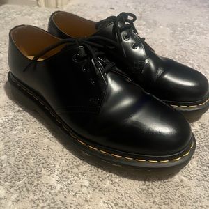 doc marten 1461 smooth finish! barely worn! (PRICE DROP)